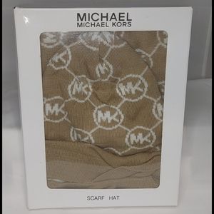 New Michael Kors Tan And White Scarf And Hat
